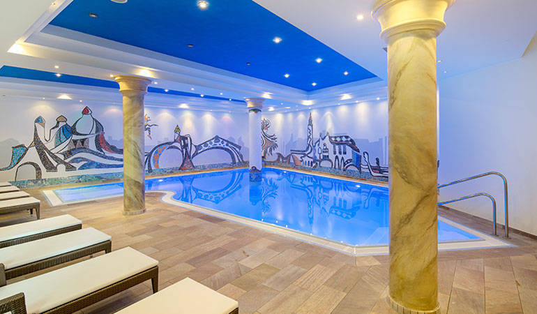 Indoor pool Hotel Brigitte