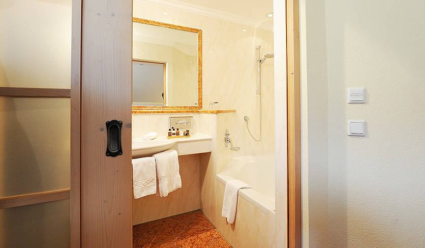 Bathroom Doppelzimmer Room Classic A Hotel Brigitte