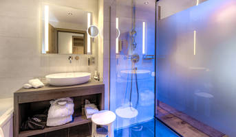 Bathroom Suite Deluxe Hotel Brigitte