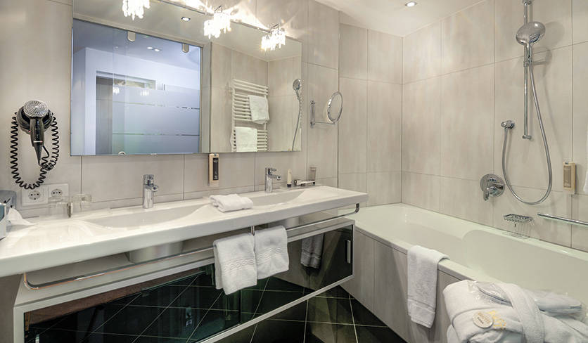 Bathroom  Doppelzimmer Room Classic A Hotel Brigitte